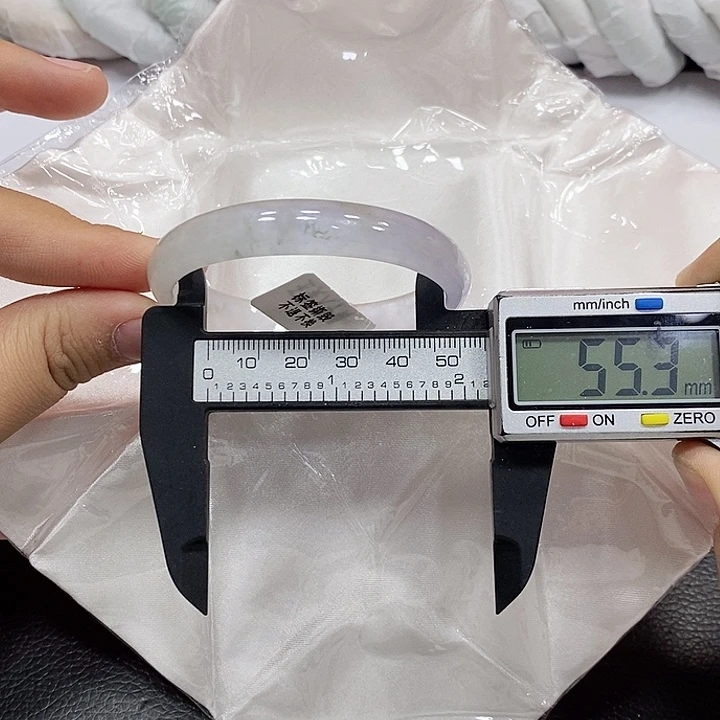 翡翠手镯未镶嵌131