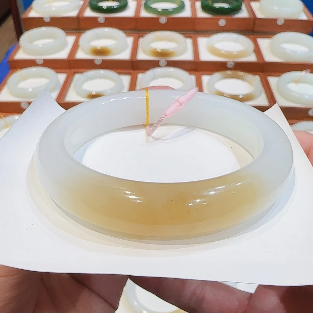 和田玉未镶嵌手镯淡蜜糖羊脂白54 55