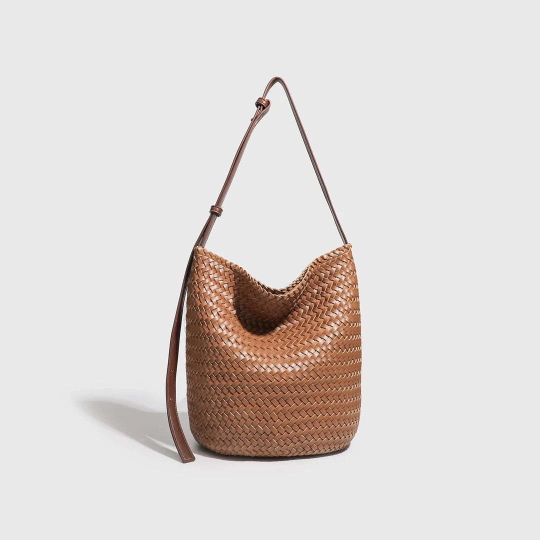 手工编织托特包包女士2025新款百搭气质高级感通勤单肩斜挎水桶包