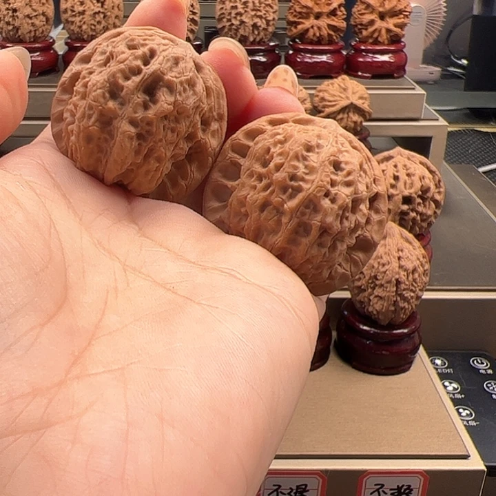 文玩核桃吊坠38 血麒麟 i-019