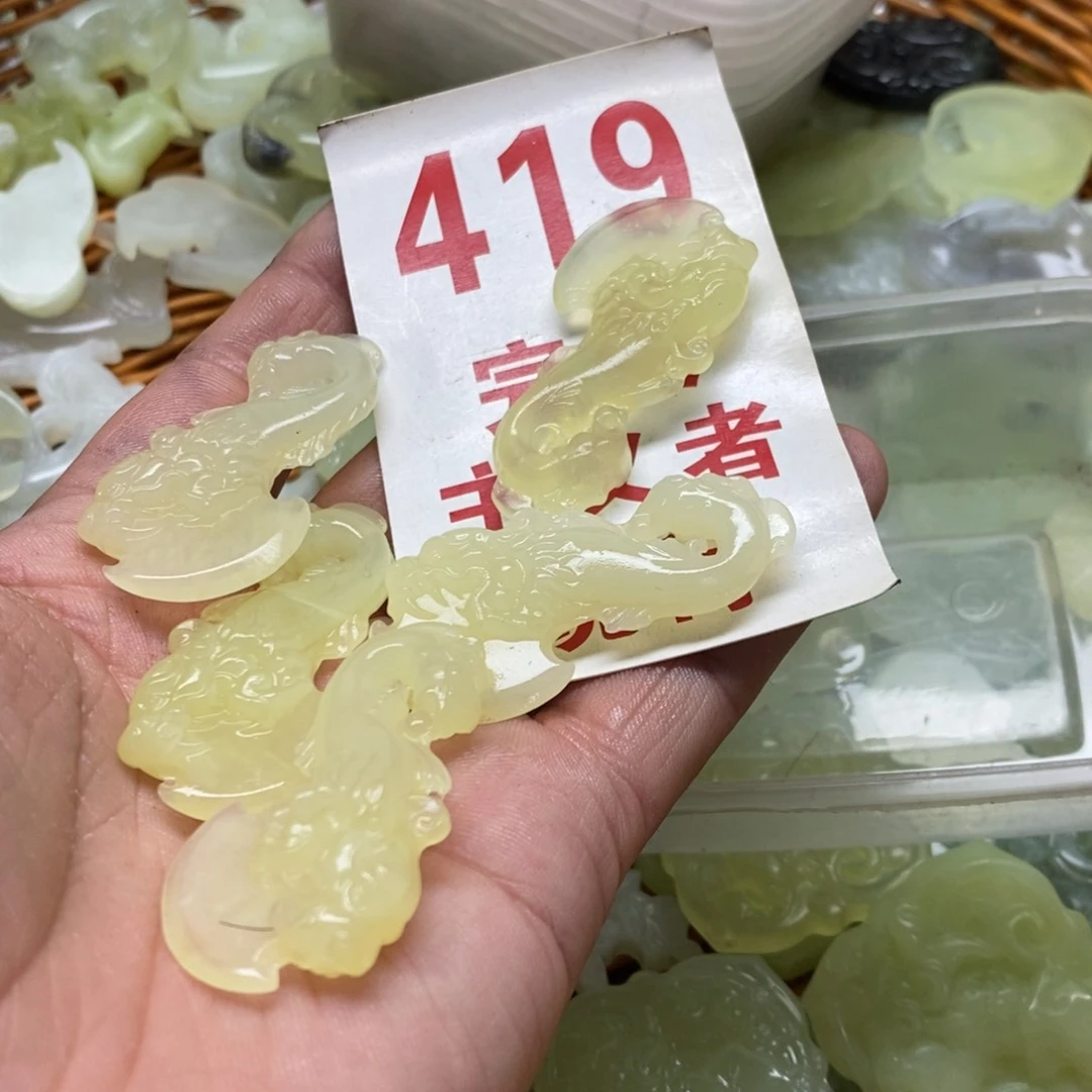 蛇纹石玉挂坠未镶嵌