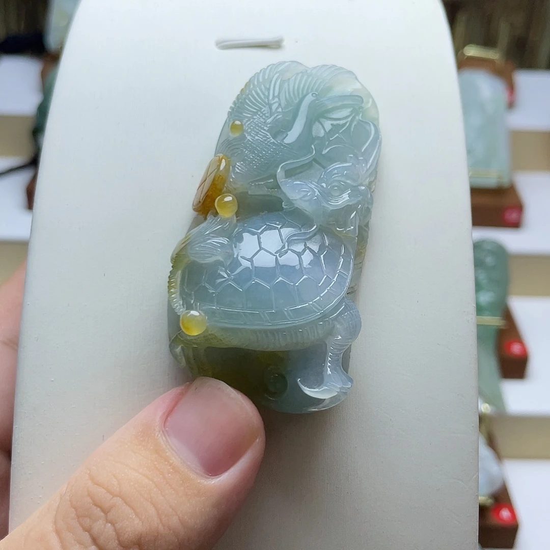 翡翠未镶嵌吊坠(不含链)独占鳌头