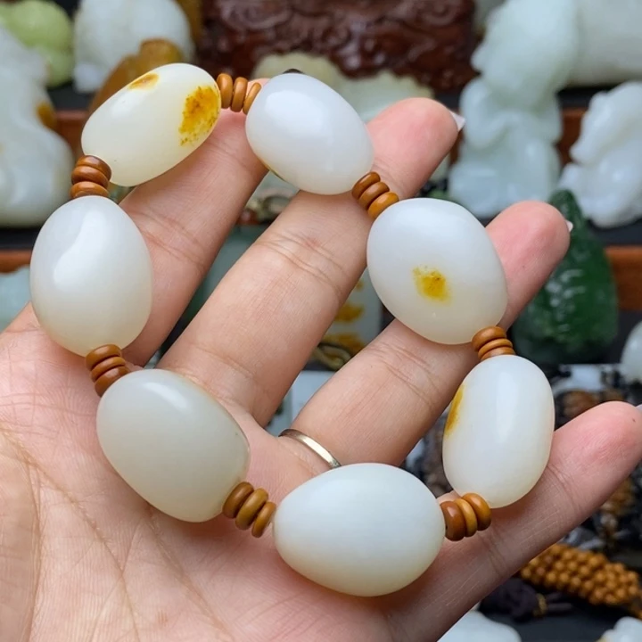 和田玉未镶嵌把件