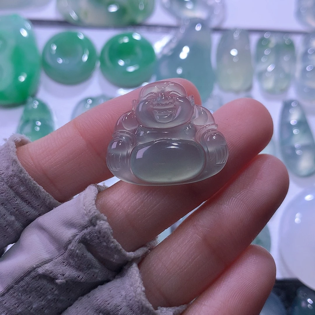 翡翠未镶嵌颈饰佛