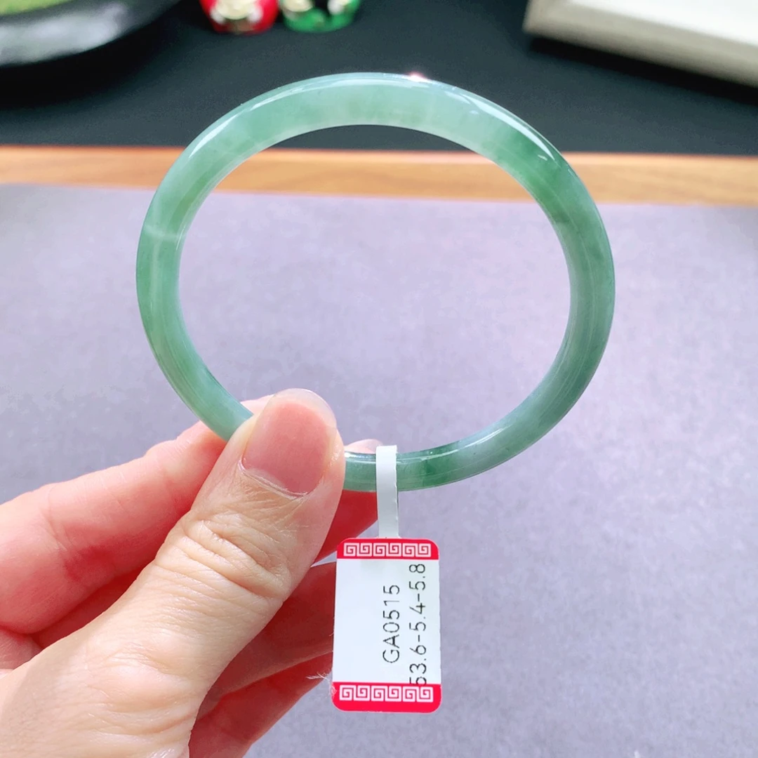 翡翠手镯未镶嵌天然翡翠手镯