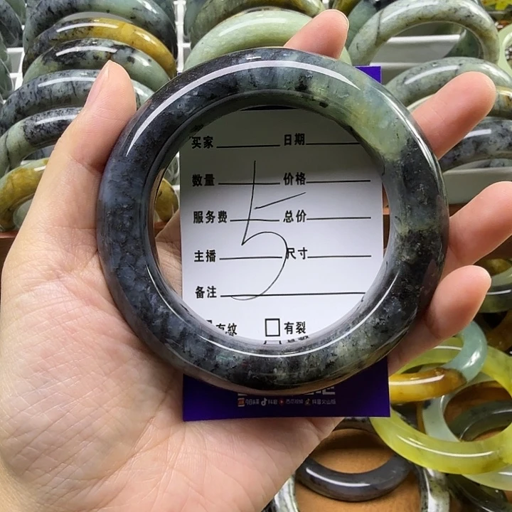 李***珊蛇纹石玉未镶嵌岫玉蛇纹石手镯