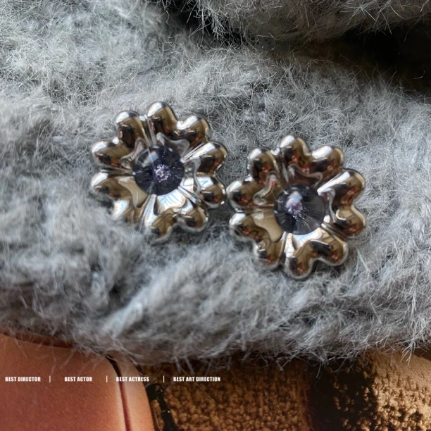 黄铜耳饰 轻奢优雅小众通透晶银色花朵耳环