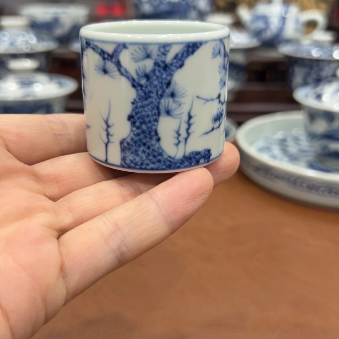 手绘青花松竹梅扳指杯