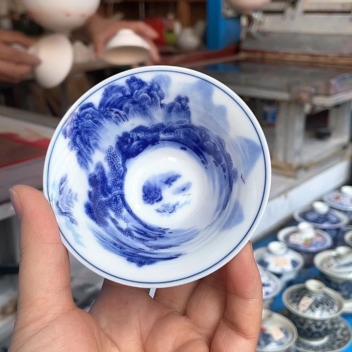 青花釉下彩杯子哈