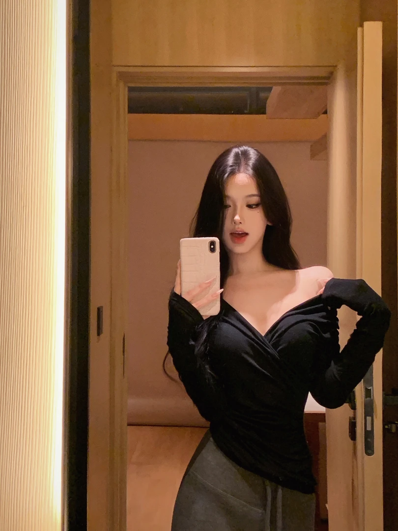 设计感气质上衣配显瘦休闲裤套装