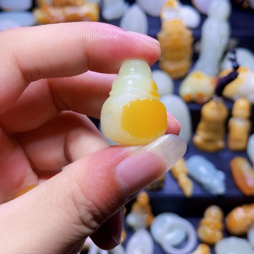 宁***萧和田玉未镶嵌颈饰