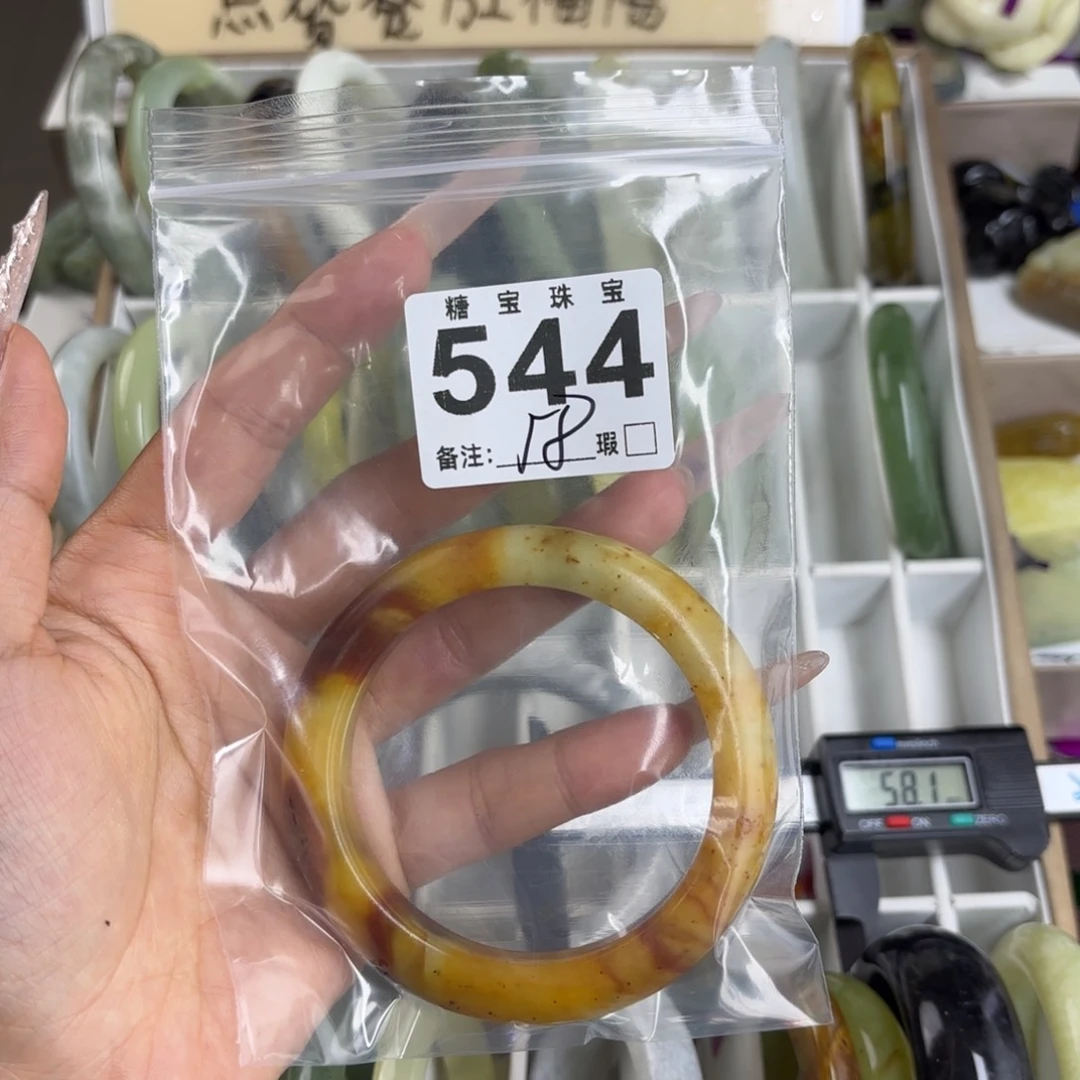未镶嵌蛇纹石玉手镯郭*丫