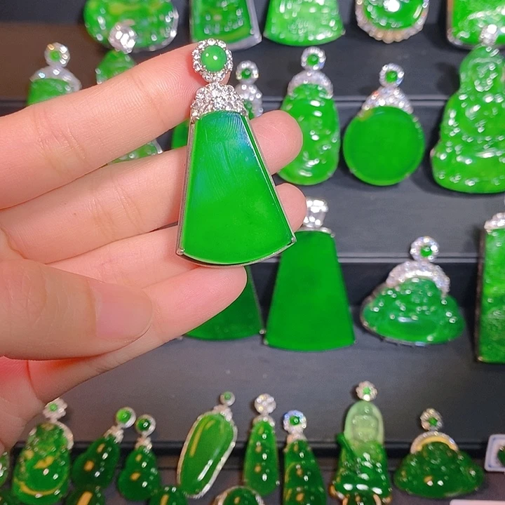 翡翠银S925镶嵌颈饰是