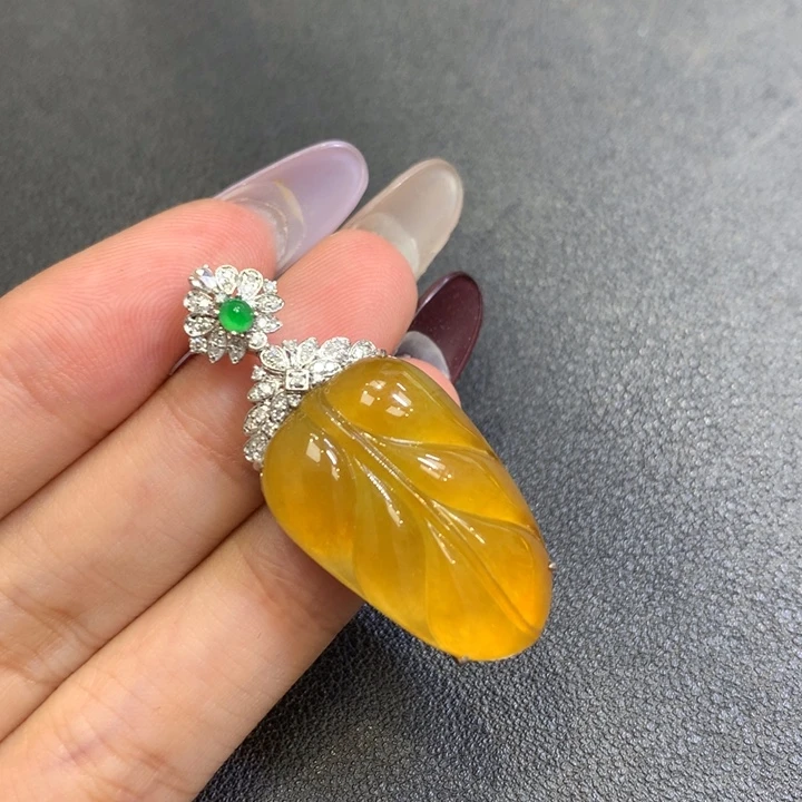 翡翠18K金镶嵌颈饰