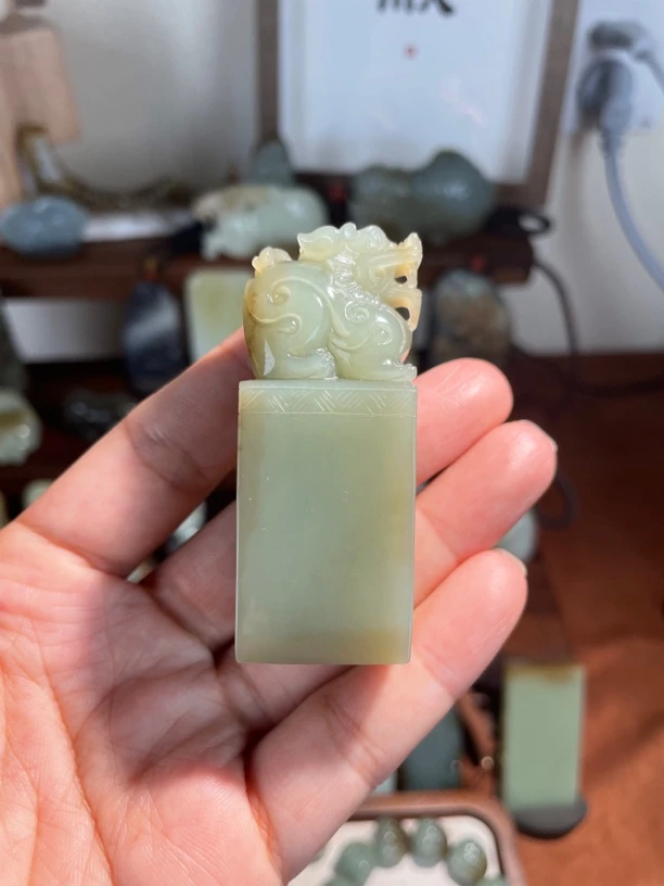 新疆和田玉 且末料貔貅印章