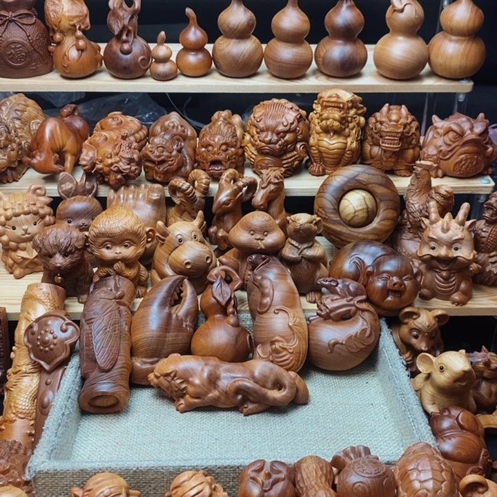 木质“****”崖柏木雕。。。虎