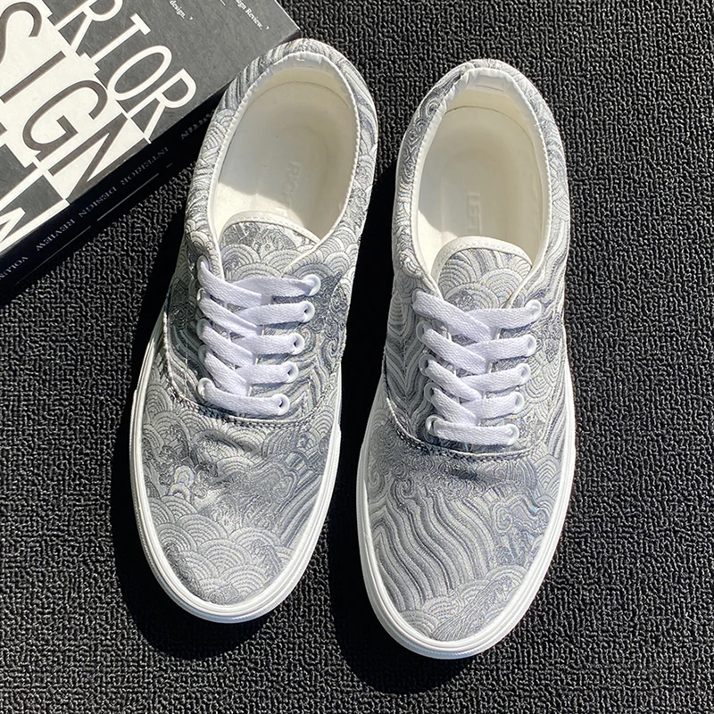 复古男士板鞋透气百搭银色潮鞋2025新款爆款男鞋大码情侣男款鞋子