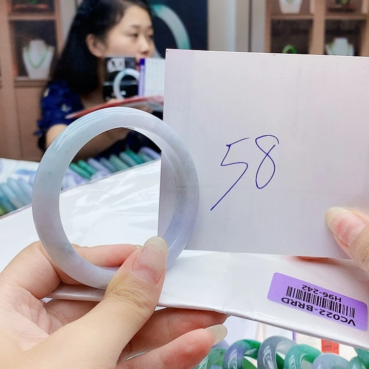 翡翠手镯未镶嵌9099……