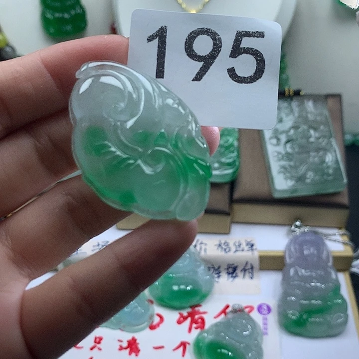 吊坠(赠链)未镶嵌翡翠