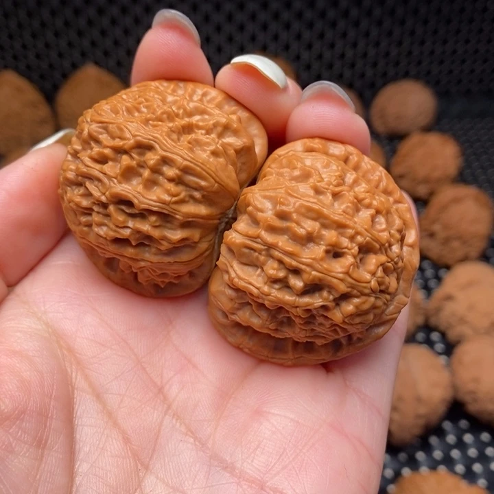 文玩核桃吊坠8白狮子41.5