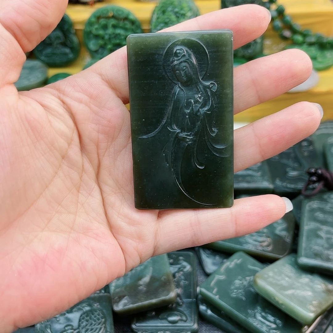 和田玉未镶嵌颈饰荣**哥