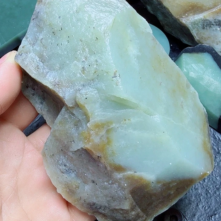 和田玉（糖玉）未镶嵌珠宝奇石