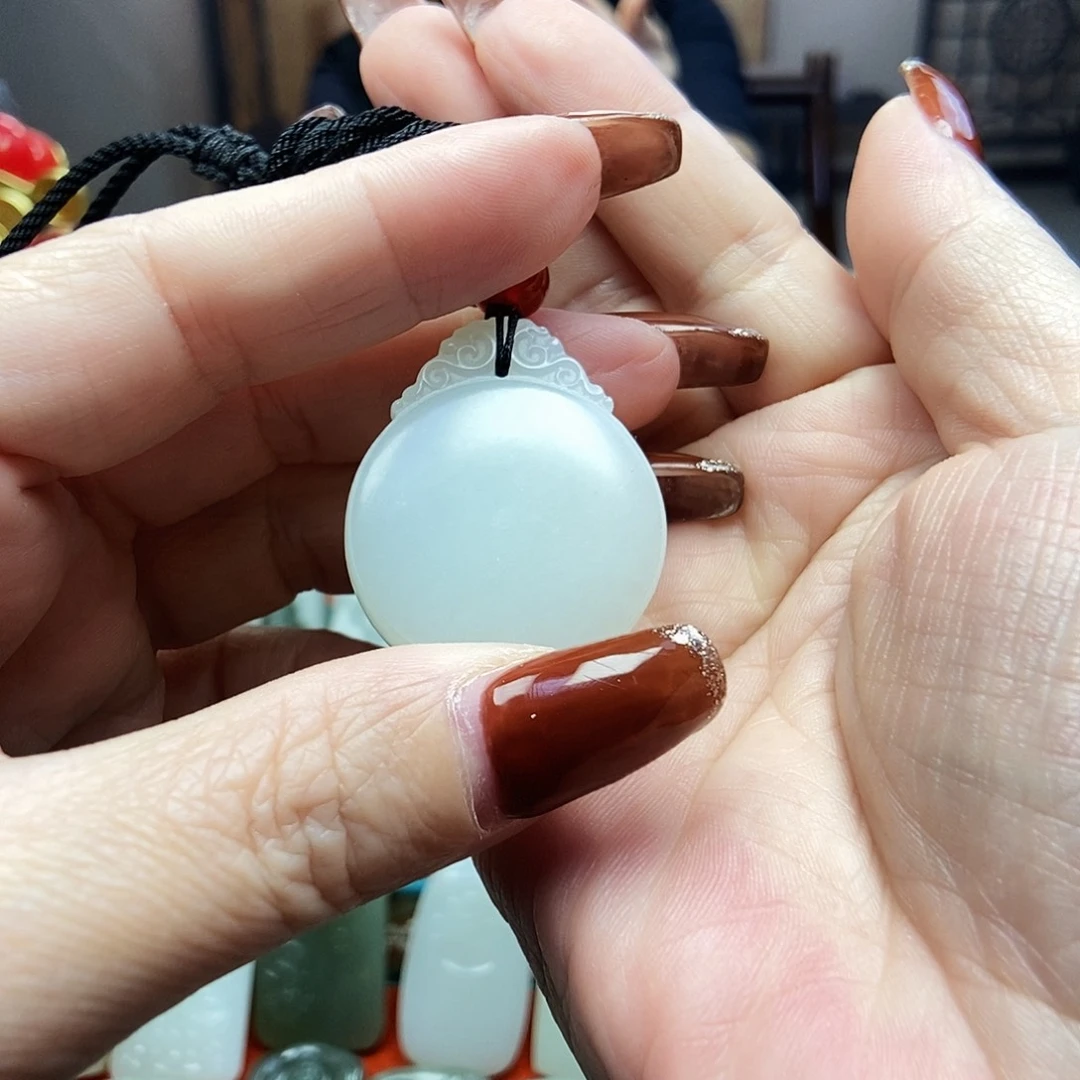 颈饰未镶嵌和田玉笑****少