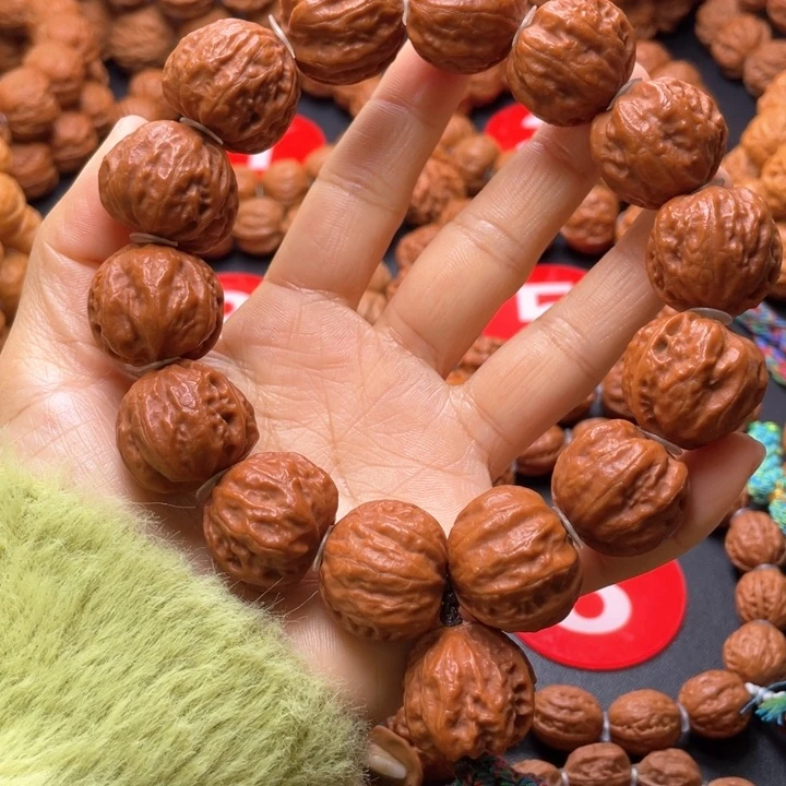 文玩核桃吊坠红皮元宝