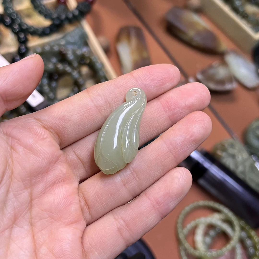新疆料 和田玉 小兰花 吊坠