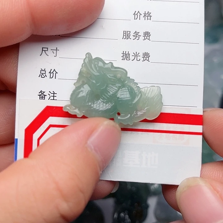 翡翠颈饰未镶嵌龙