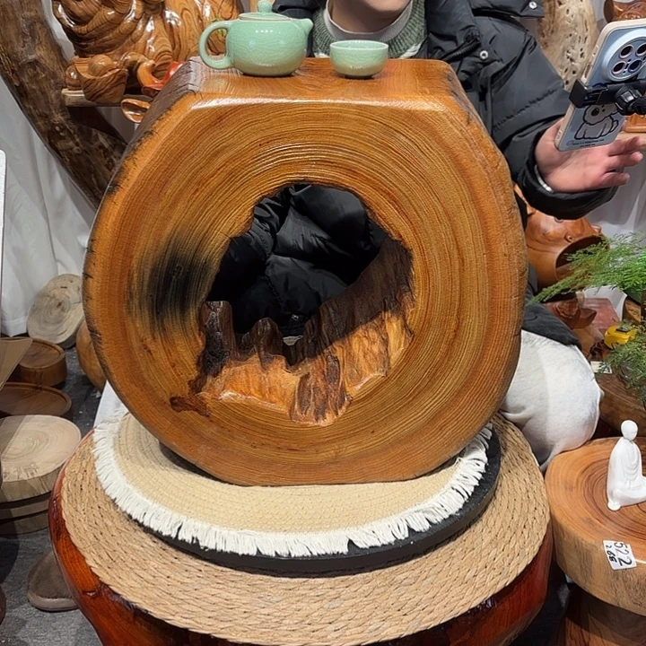 香樟木香樟木根雕凳子一物一拍编号927长27宽27高45