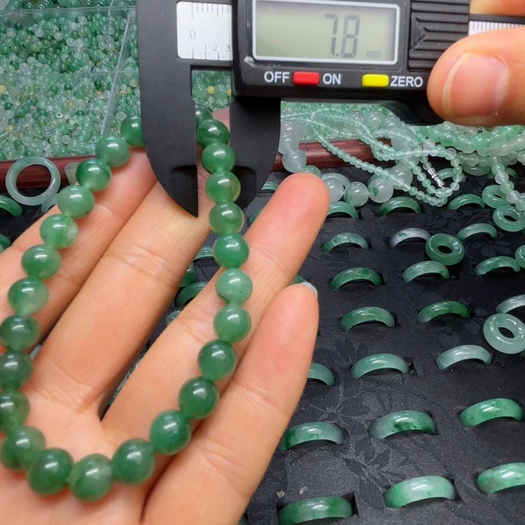 石英质玉（非洲翠）未镶嵌散珠福利手串