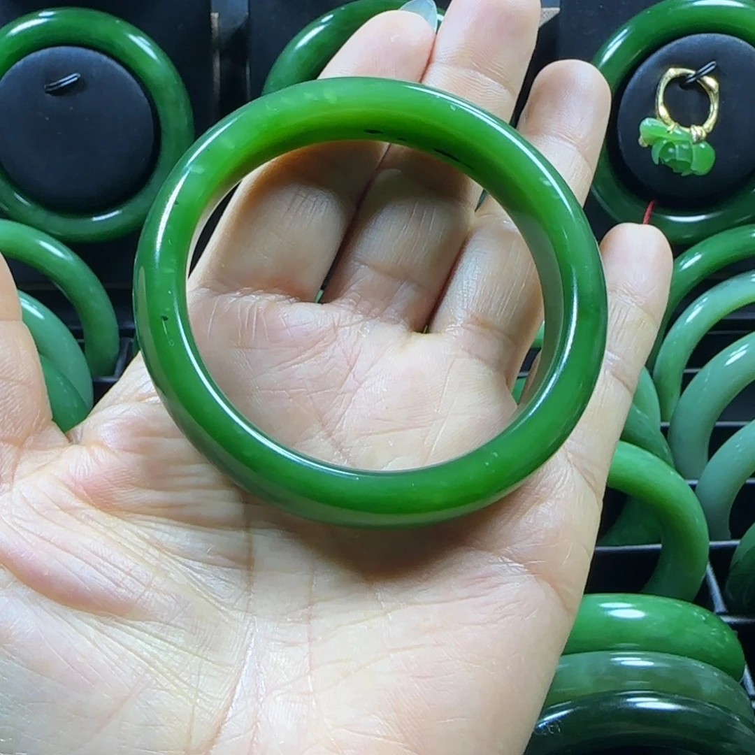 和田玉未镶嵌手镯