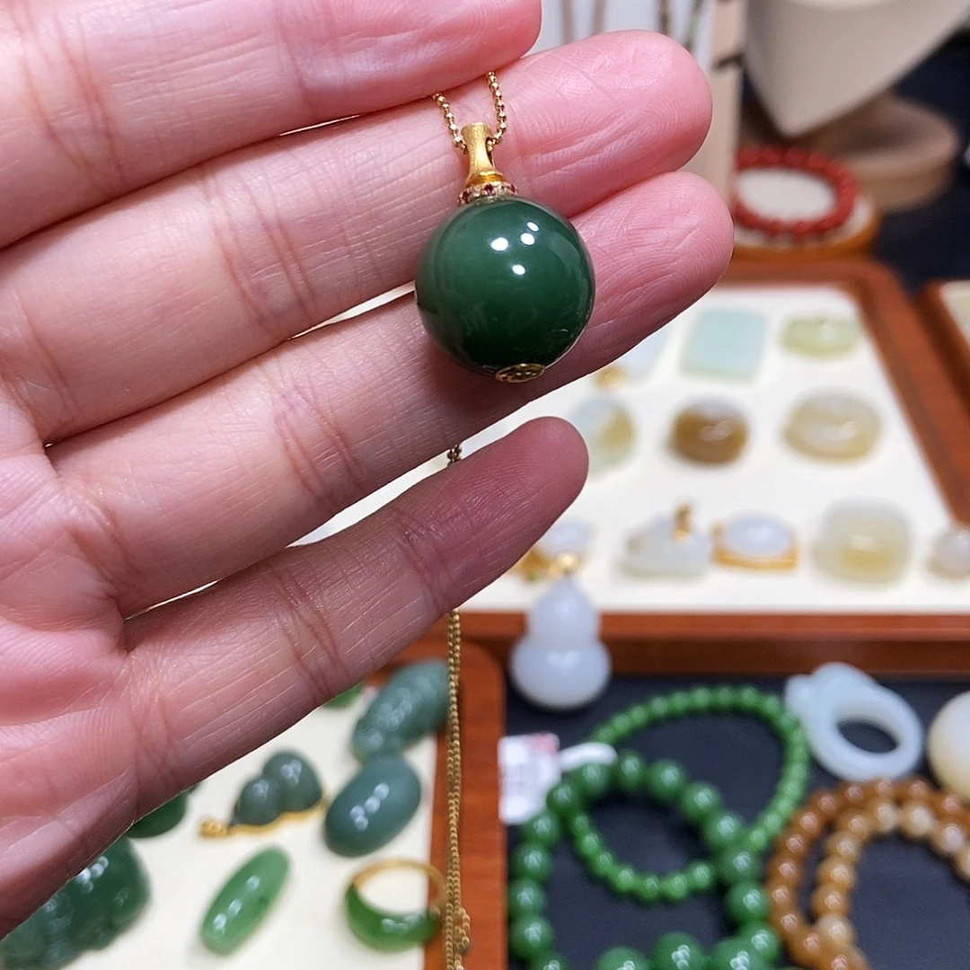 和田玉18K金镶嵌吊坠(赠链)