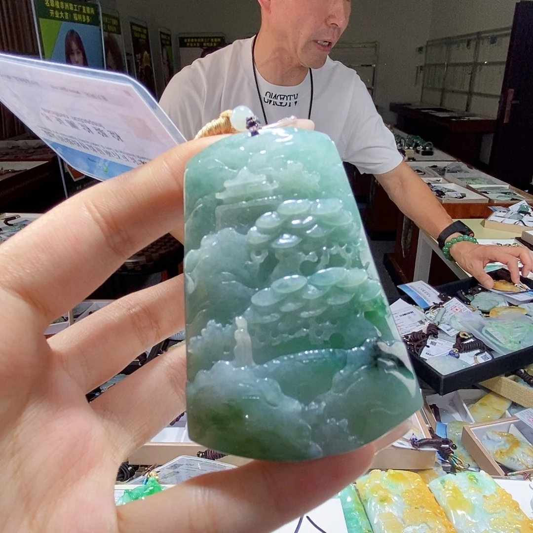 翡翠未镶嵌颈饰翡翠