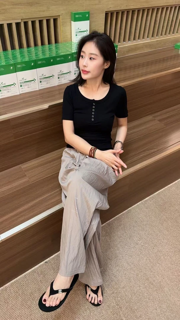 Miss Huo 纽扣短袖 A黑色  60870
