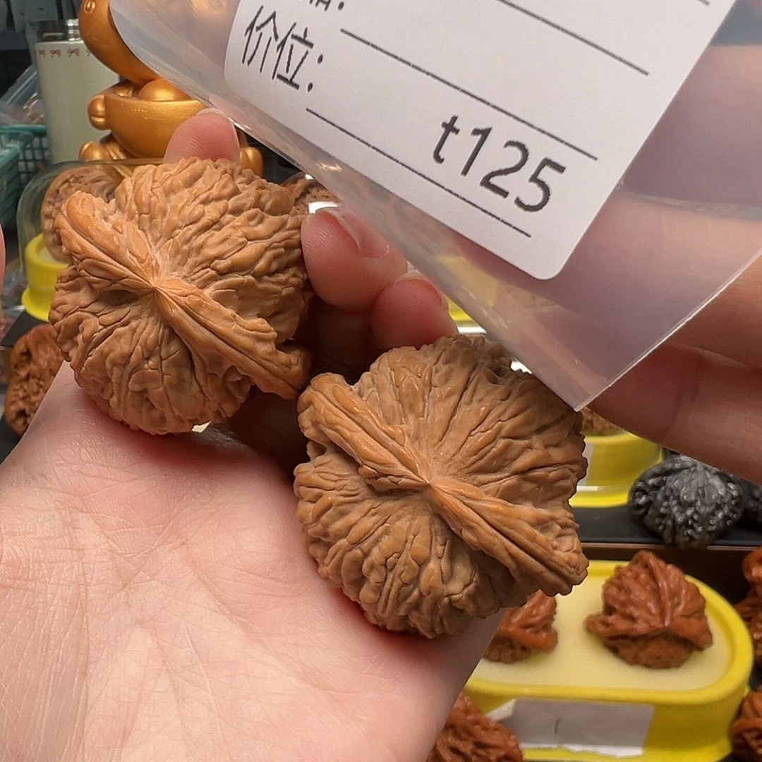 文玩核桃手把件白狮子