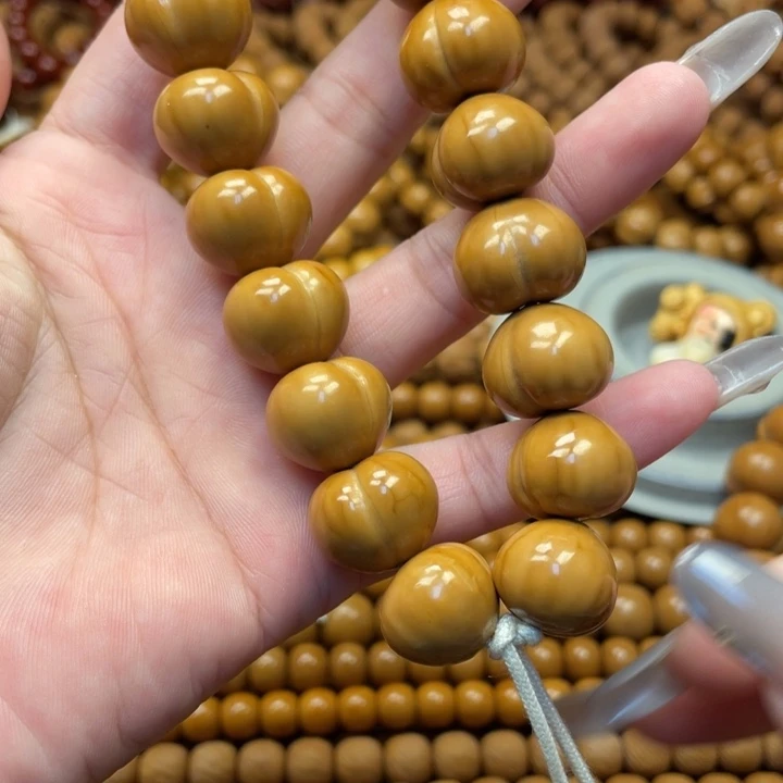 卿***河核桃微瑕亮面屁桃手持