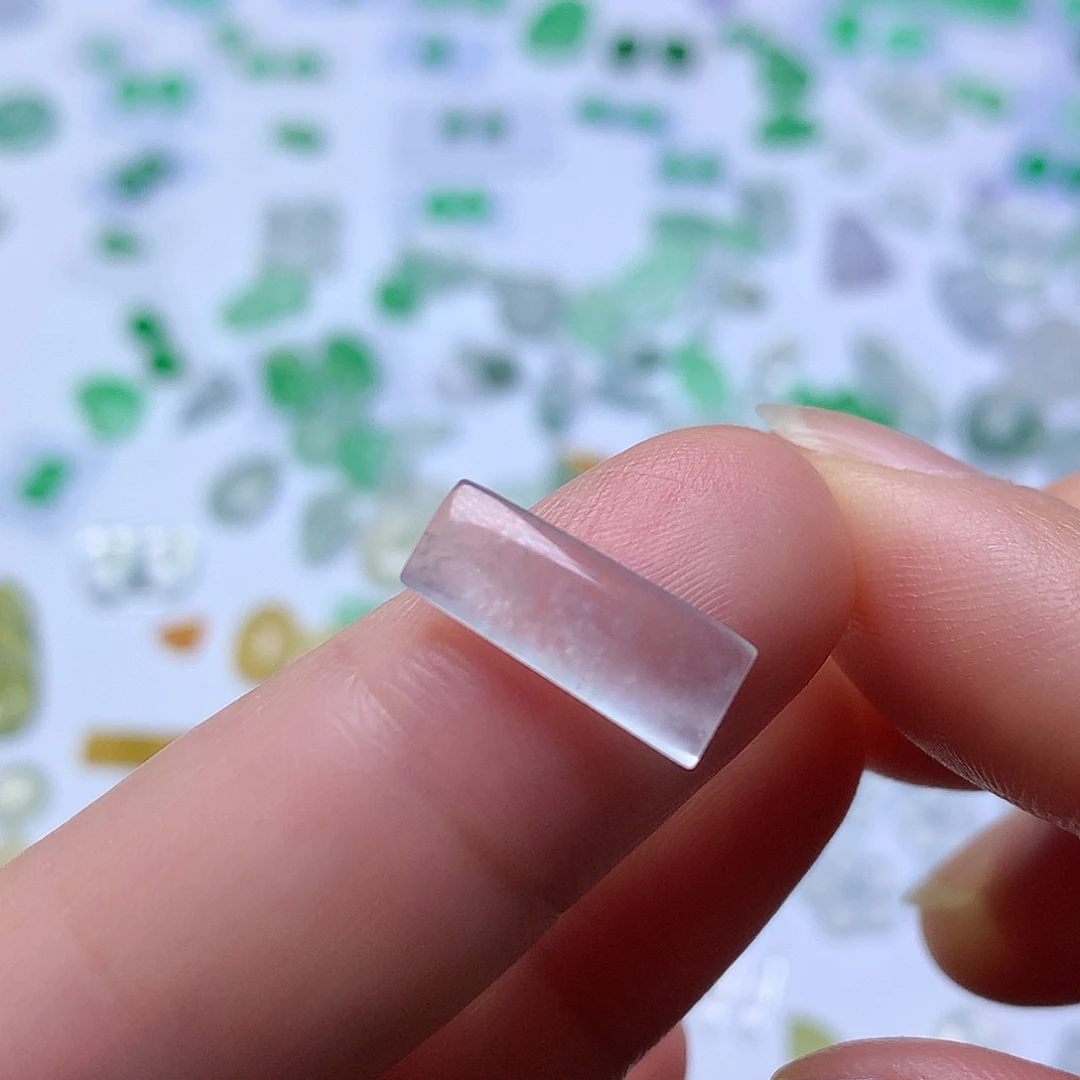 翡翠未镶嵌颈饰马鞍