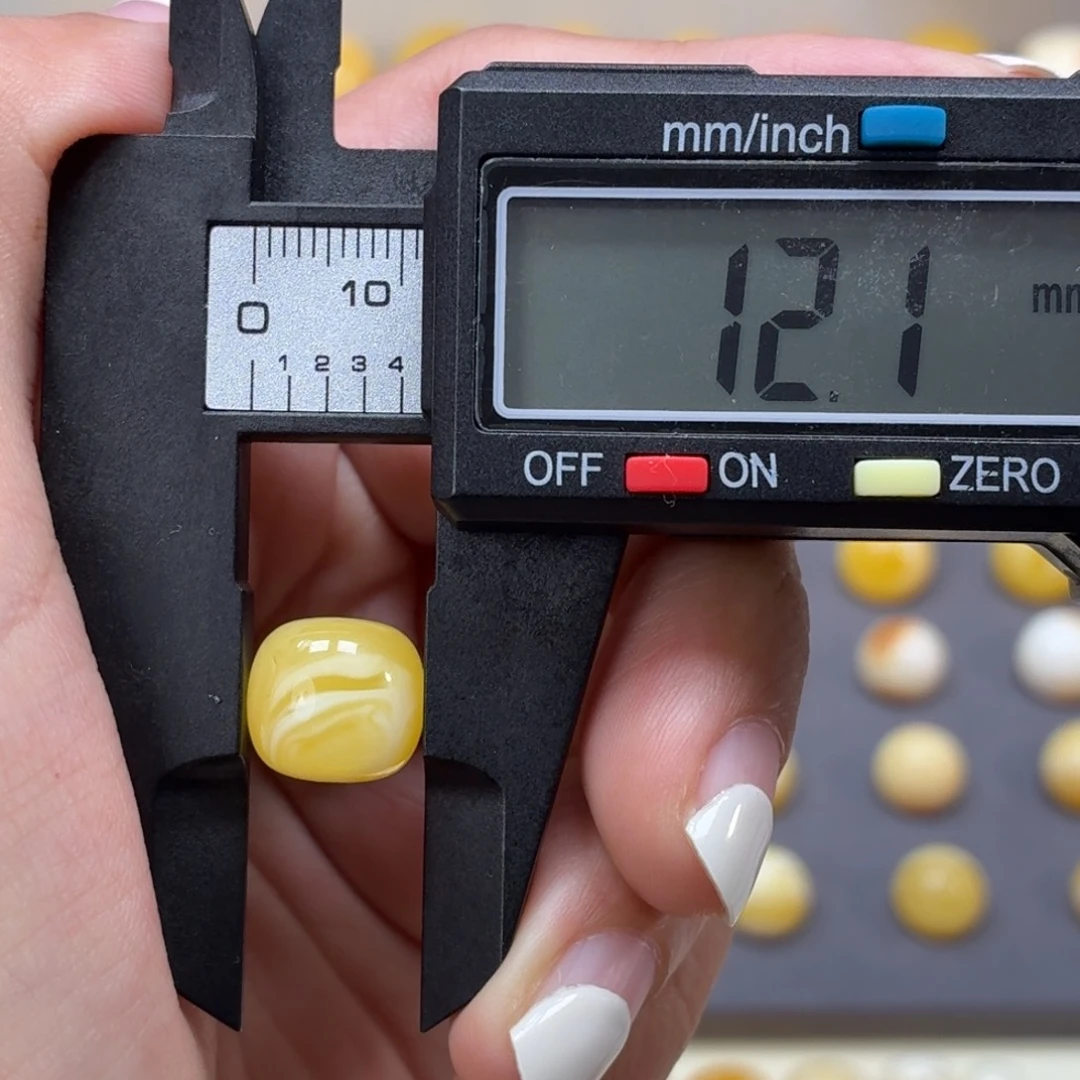 琥珀未镶嵌裸石焦皮老型12.1mm