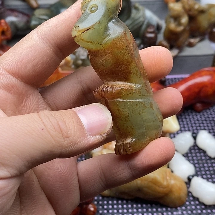 未镶嵌蛇纹石玉颈饰