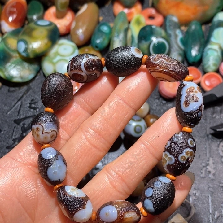 石英质玉颈饰未镶嵌