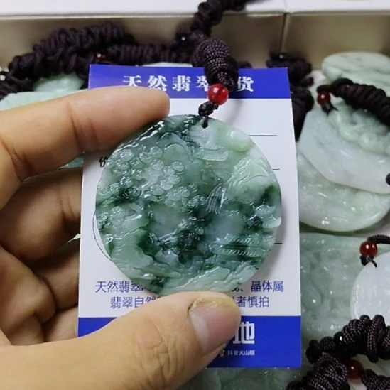 翡翠未镶嵌颈饰挂件