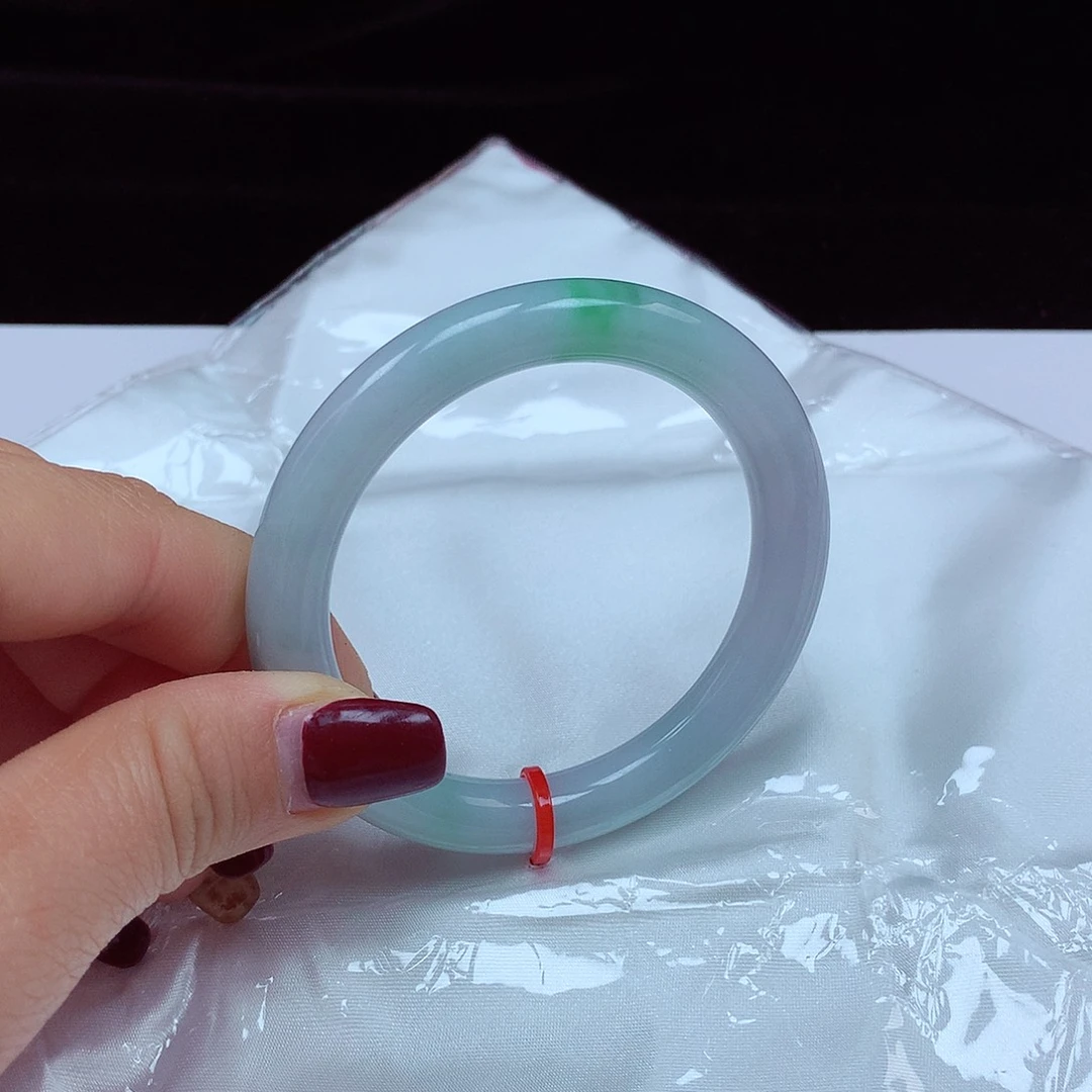 翡翠手镯未镶嵌翡翠