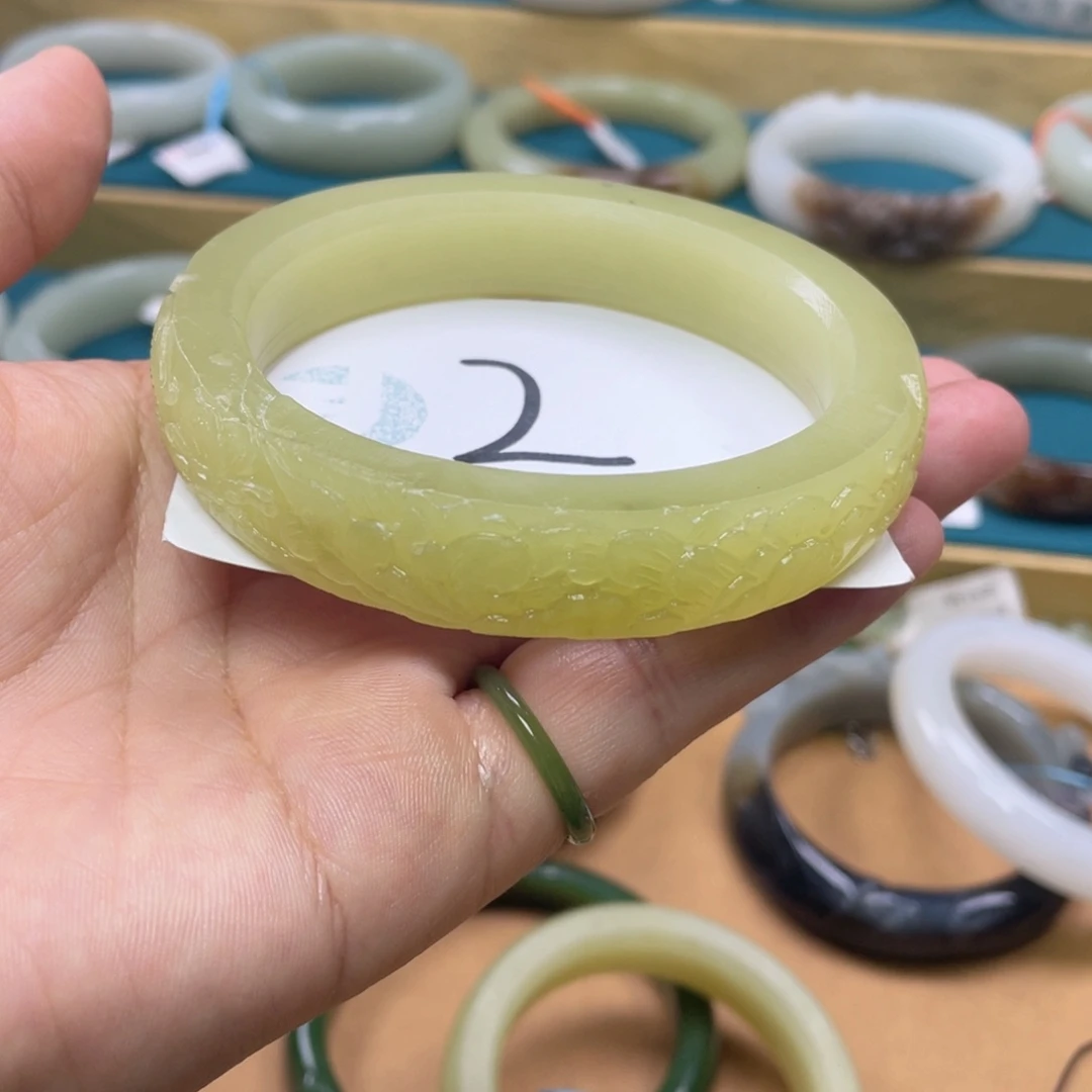 和田玉手镯未镶嵌圈口62