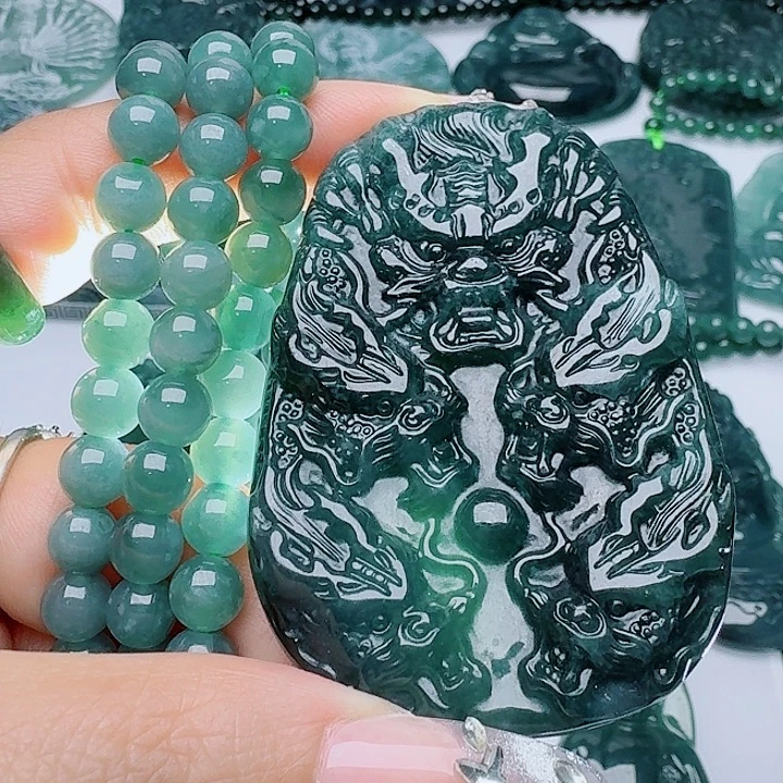 翡翠未镶嵌颈饰111