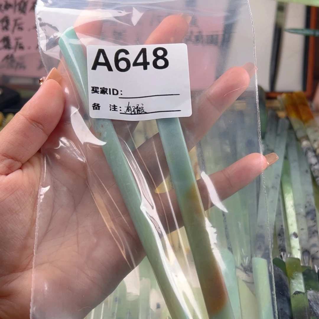 舒***语蛇纹石玉未镶嵌颈饰
