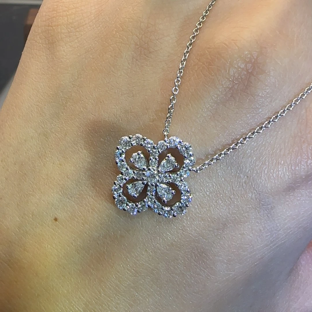 铂Pt950镶嵌实验室培育钻石四叶草项链