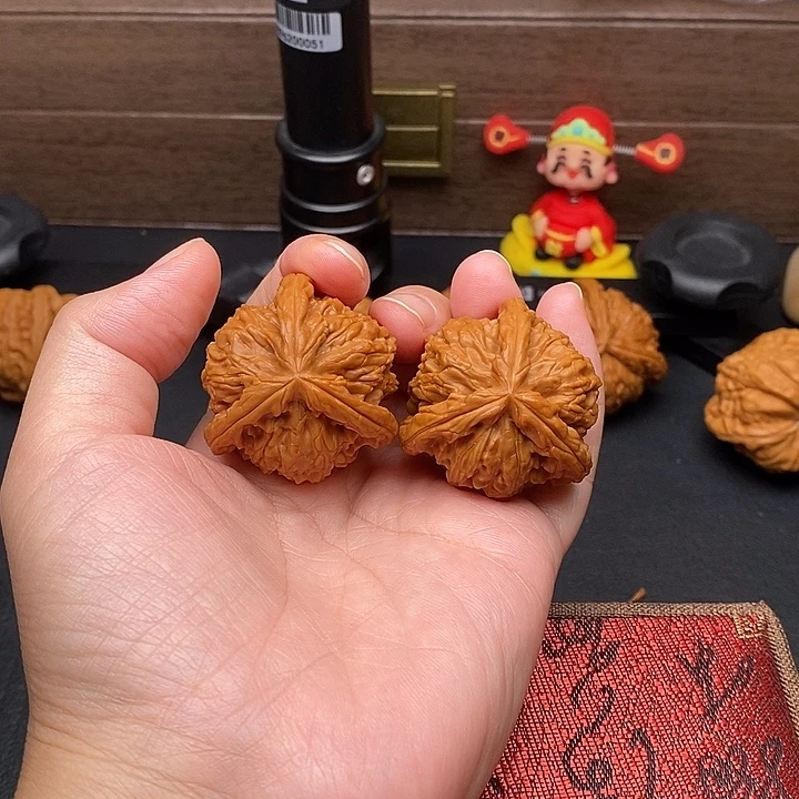 西***诗文玩核桃把件白奔