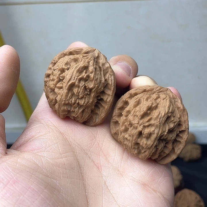 文玩核桃吊坠38三角白小龟背